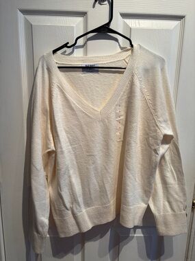 Old Navy SoSoft Ivory V-Neck Sweater - Women's